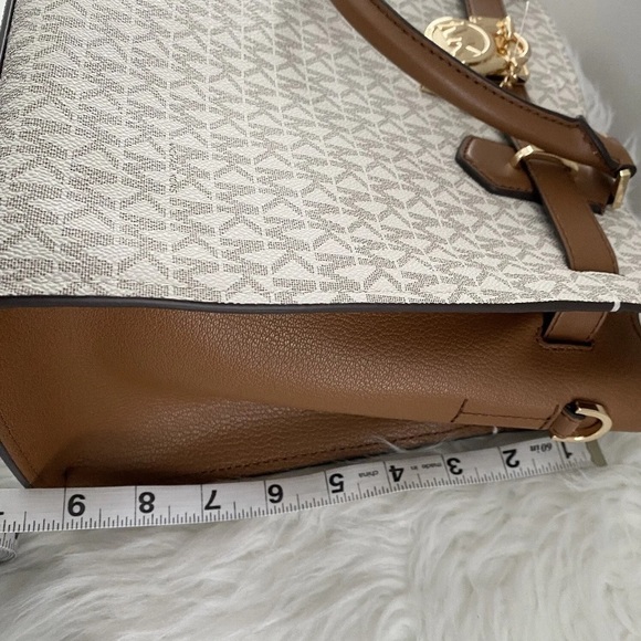 MICHAEL KORS Hamilton Medium Vanilla Monogram Signature Crossbody NS Tote $558 - Picture 13 of 13